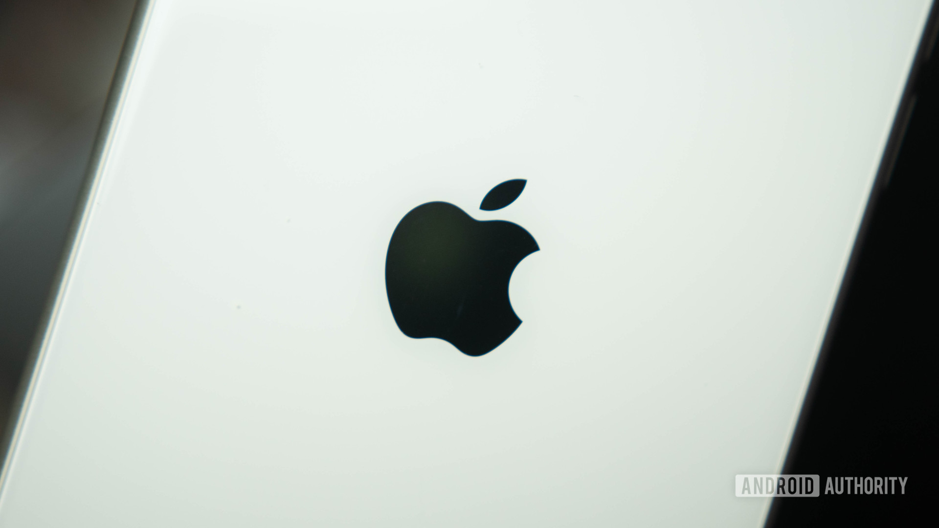 Apple, как сообщается, работают над еще двумя моделями беспроводных наушников