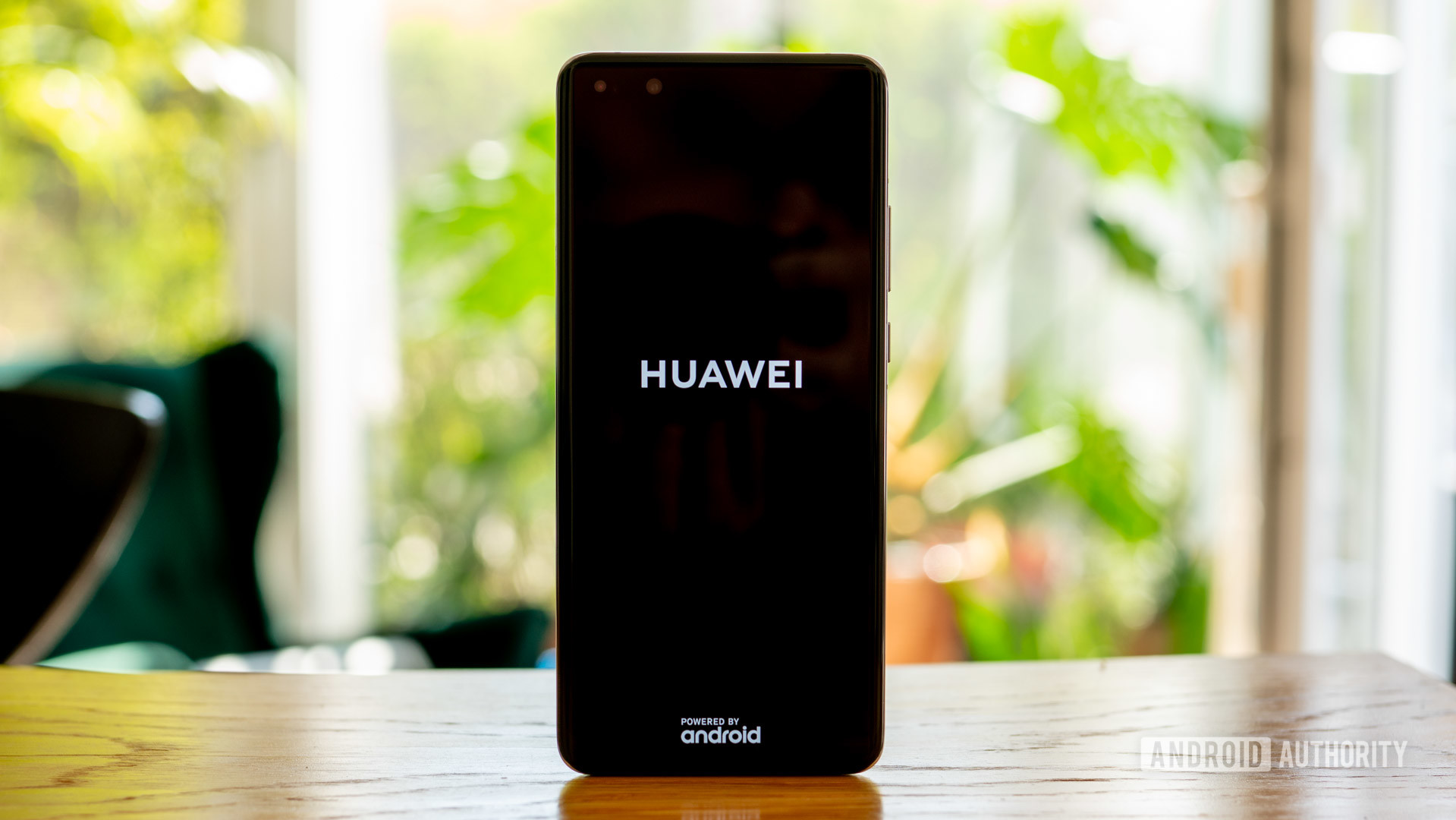 США сокращают поставки чипов Huawei