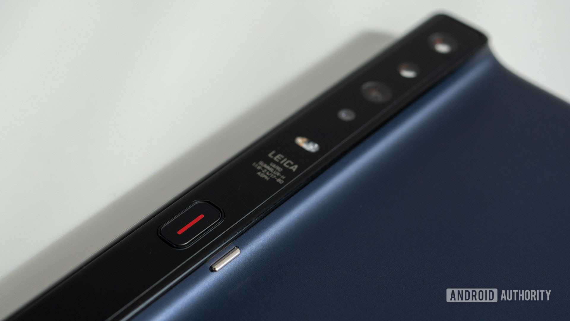 Новые патенты намекают на смартфон со скругленным экраном от Huawei